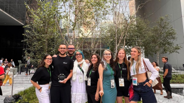 El equipo en los jardines del MOMA 2(1)